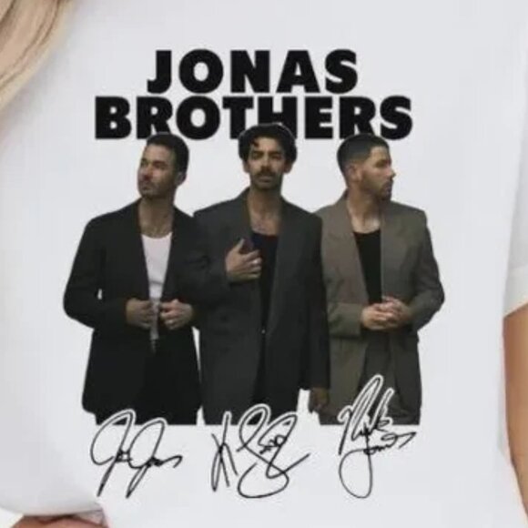 Jonas Brothers Marshmello Tour 2025 Shirt Graphic Tee Music Fan 140 - Picture 2 of 6
